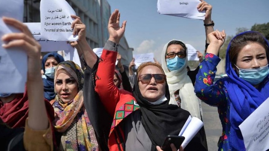 Nhóm phụ nữ Afghanistan biểu tình ở Kabul bị Taliban đánh đập